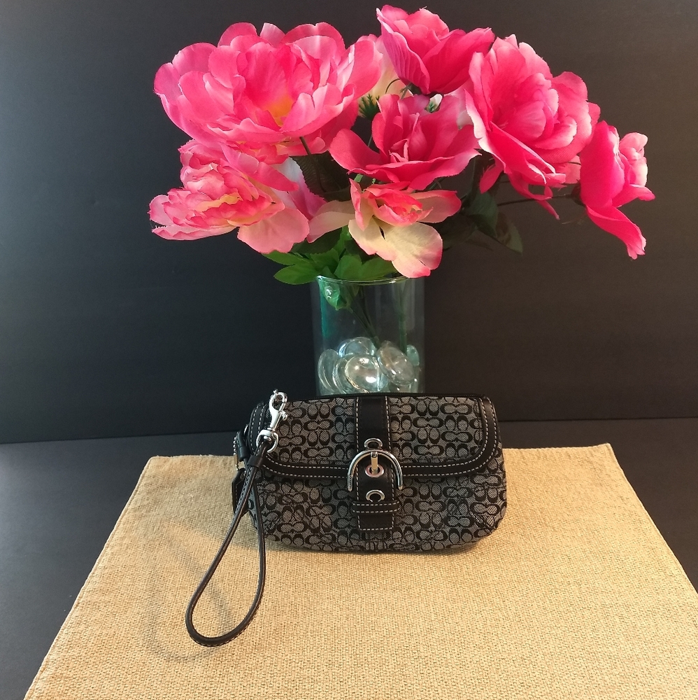 🌹COACH Clutch Wristlet Wallet❤️